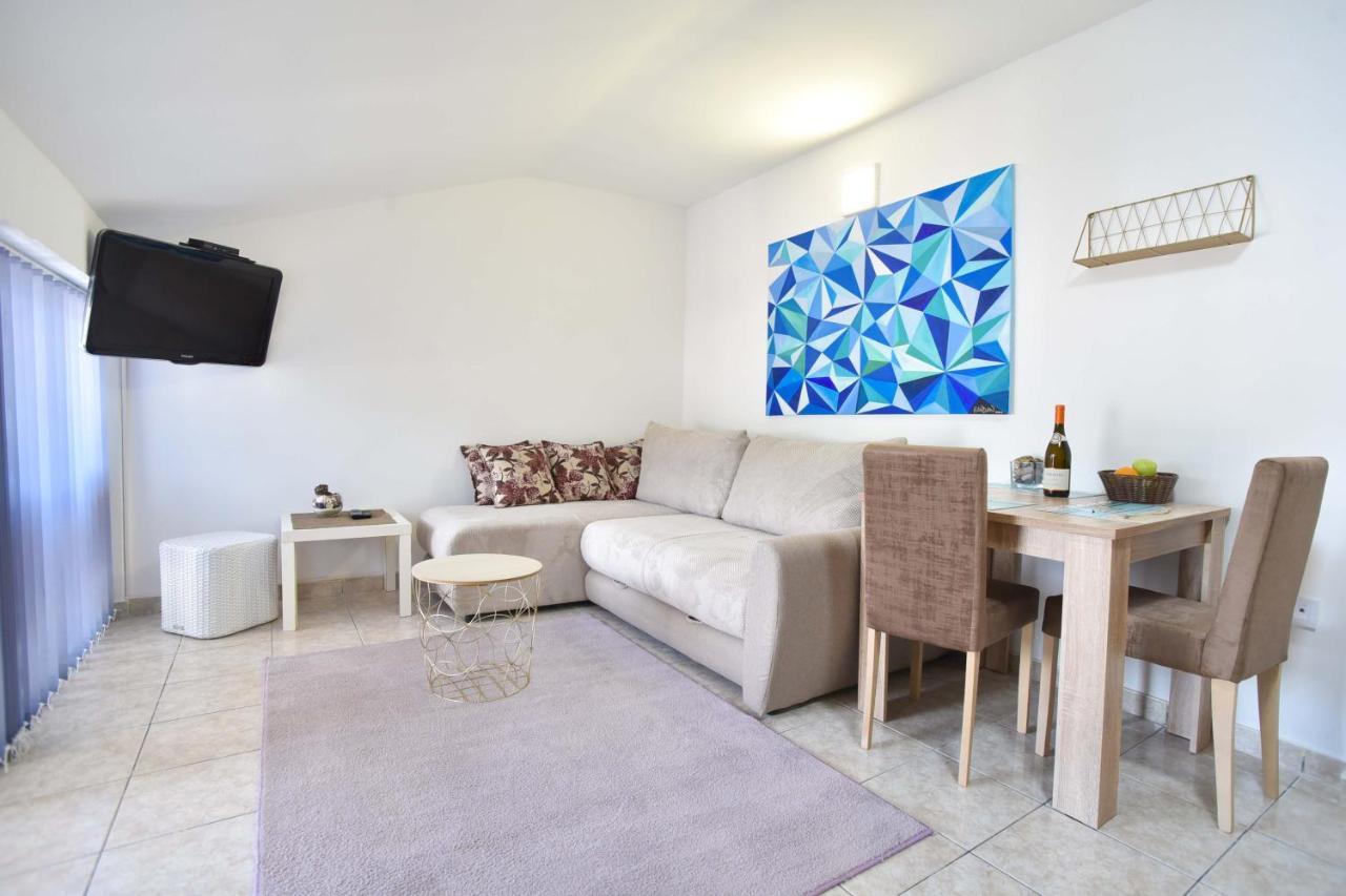 Apartment 3 *